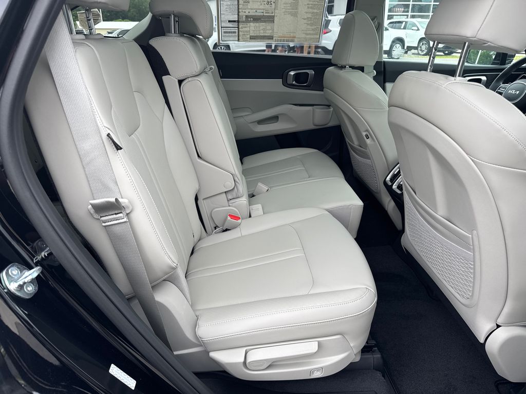 2025 Kia Sorento S photo 15