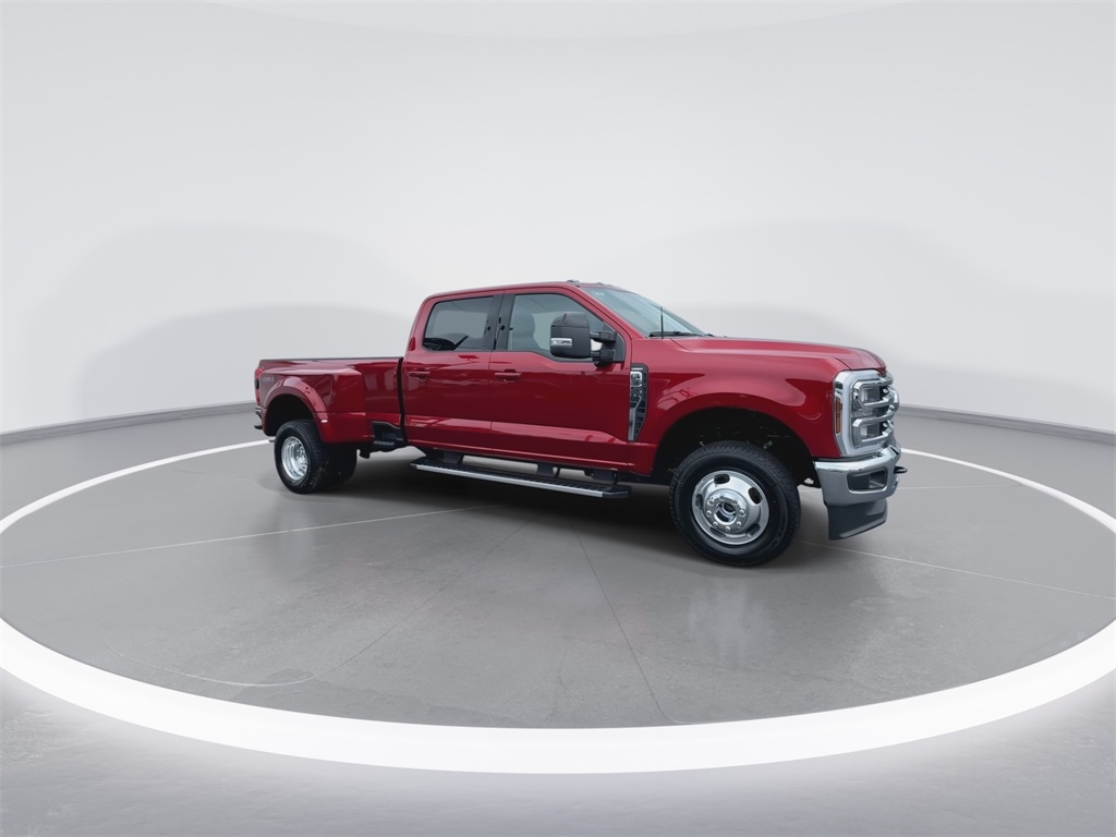 2026 Ford F-350 Lariat photo 2