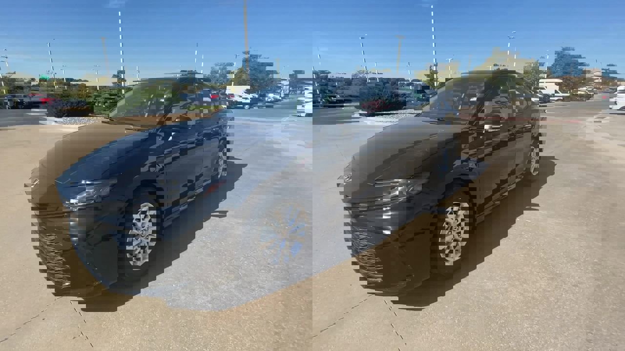 2026 Toyota Camry LE photo 4