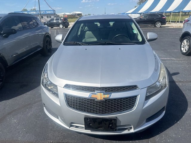 2013 Chevrolet Cruze photo 2