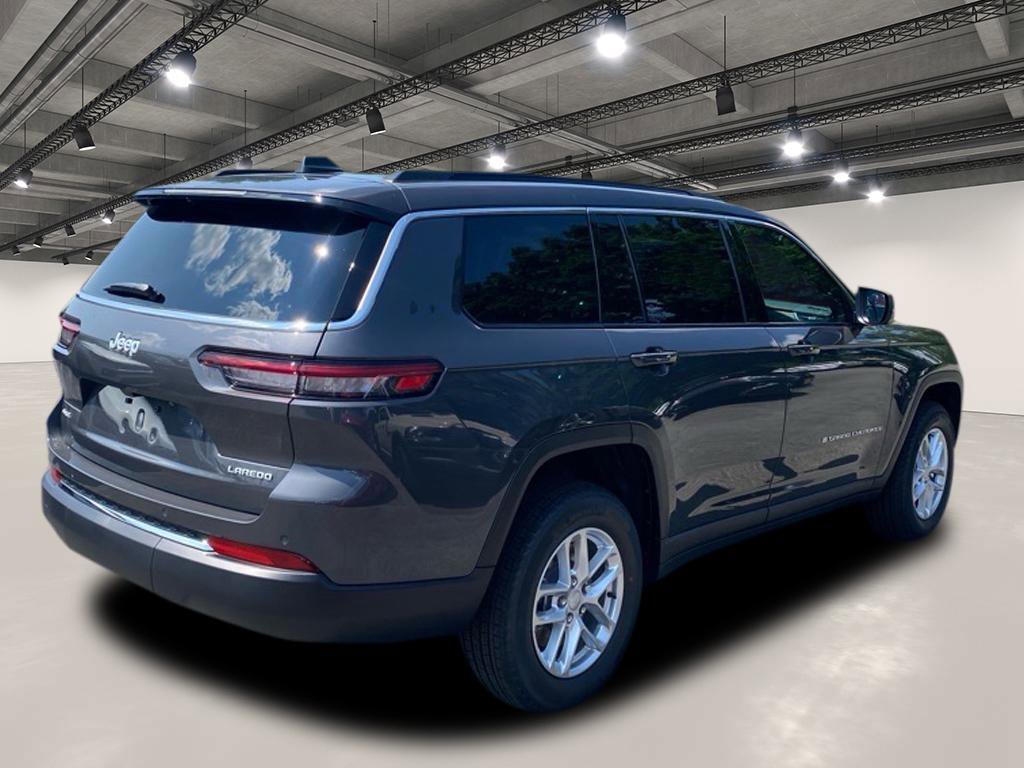 2025 Jeep Grand Cherokee Laredo X photo 3