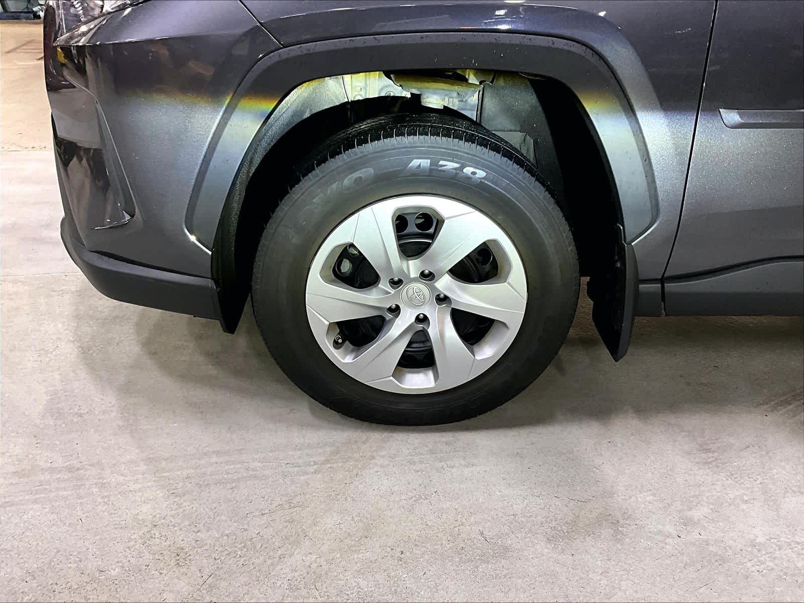 2022 Toyota RAV4 LE photo 4