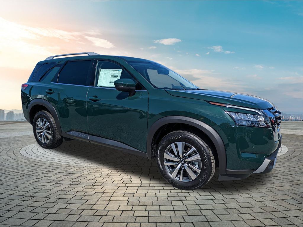 2025 Nissan Pathfinder SL's photo