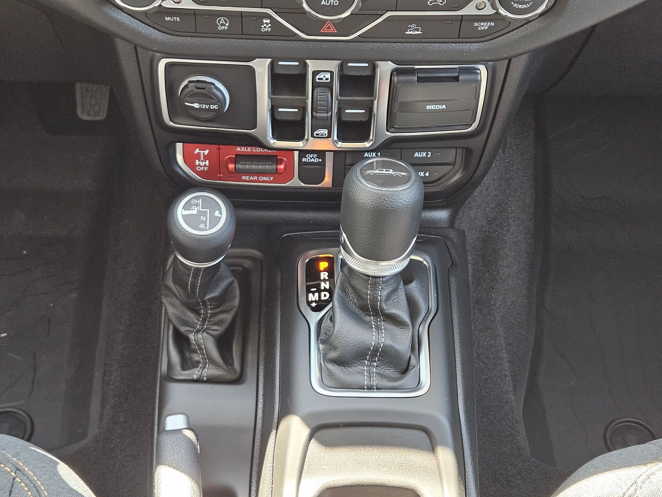 2025 Jeep Gladiator Willys photo 11