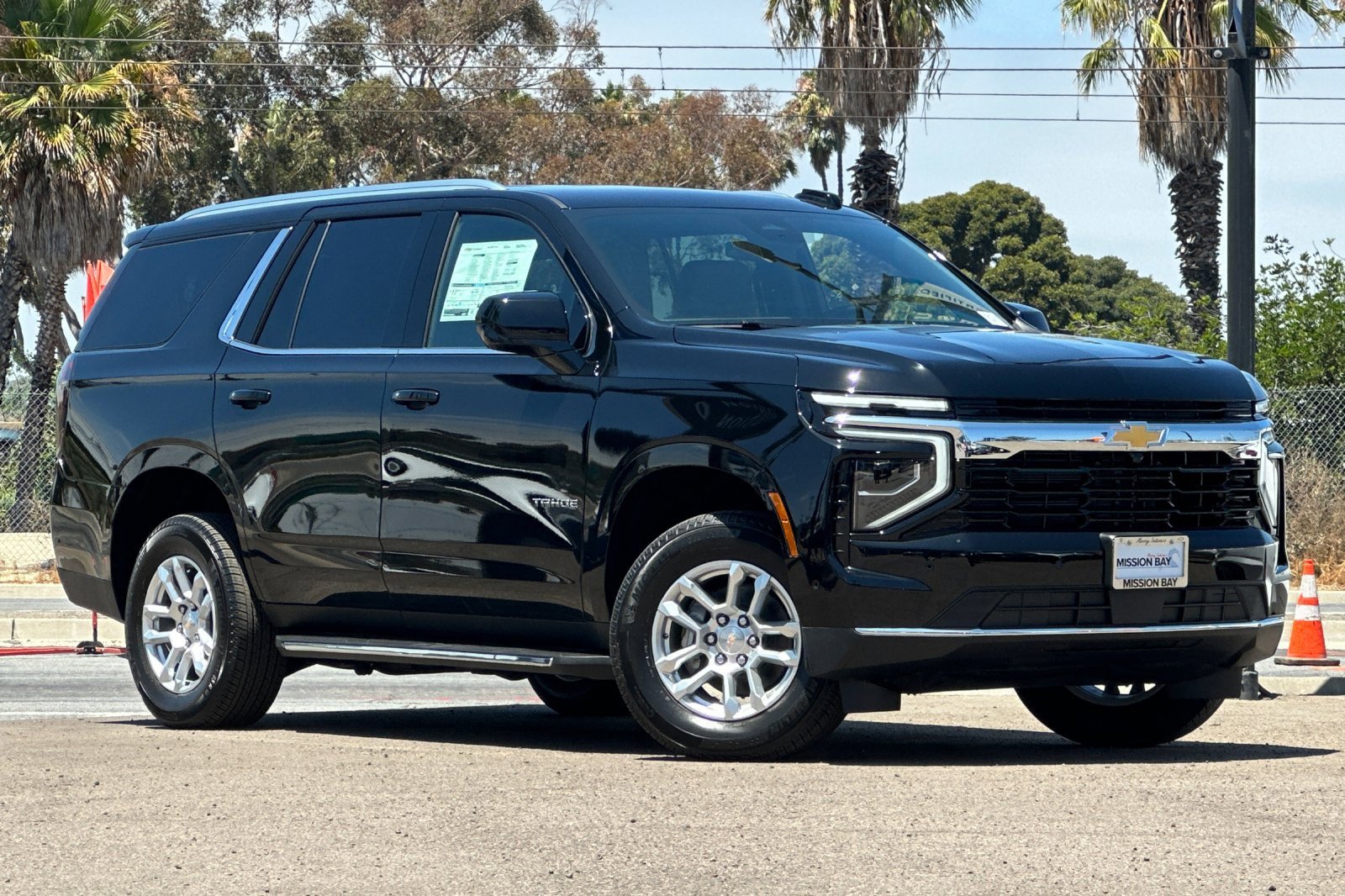 2025 Chevrolet Tahoe LS photo 2