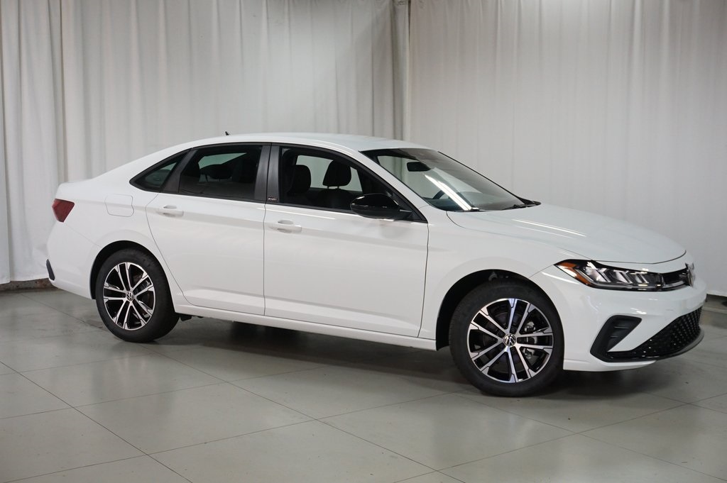 2025 Volkswagen Jetta 1.5T Sport photo 2