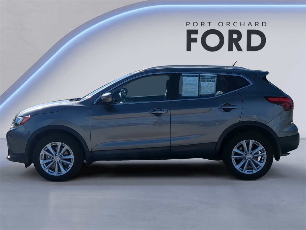 2017 Nissan Rogue Sport SV photo 2