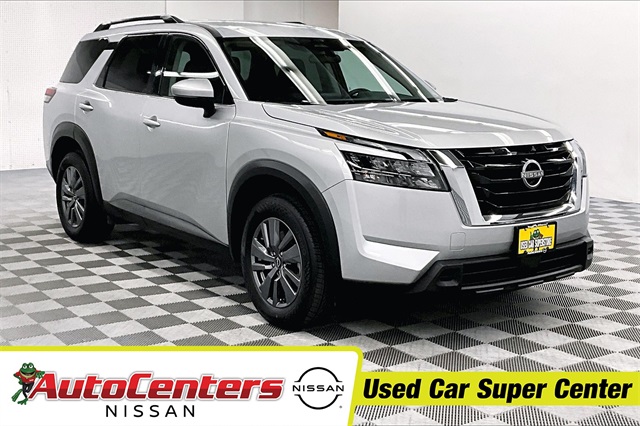 2025 Nissan Pathfinder SV's photo