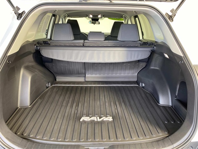 2022 Toyota RAV4 LE photo 4