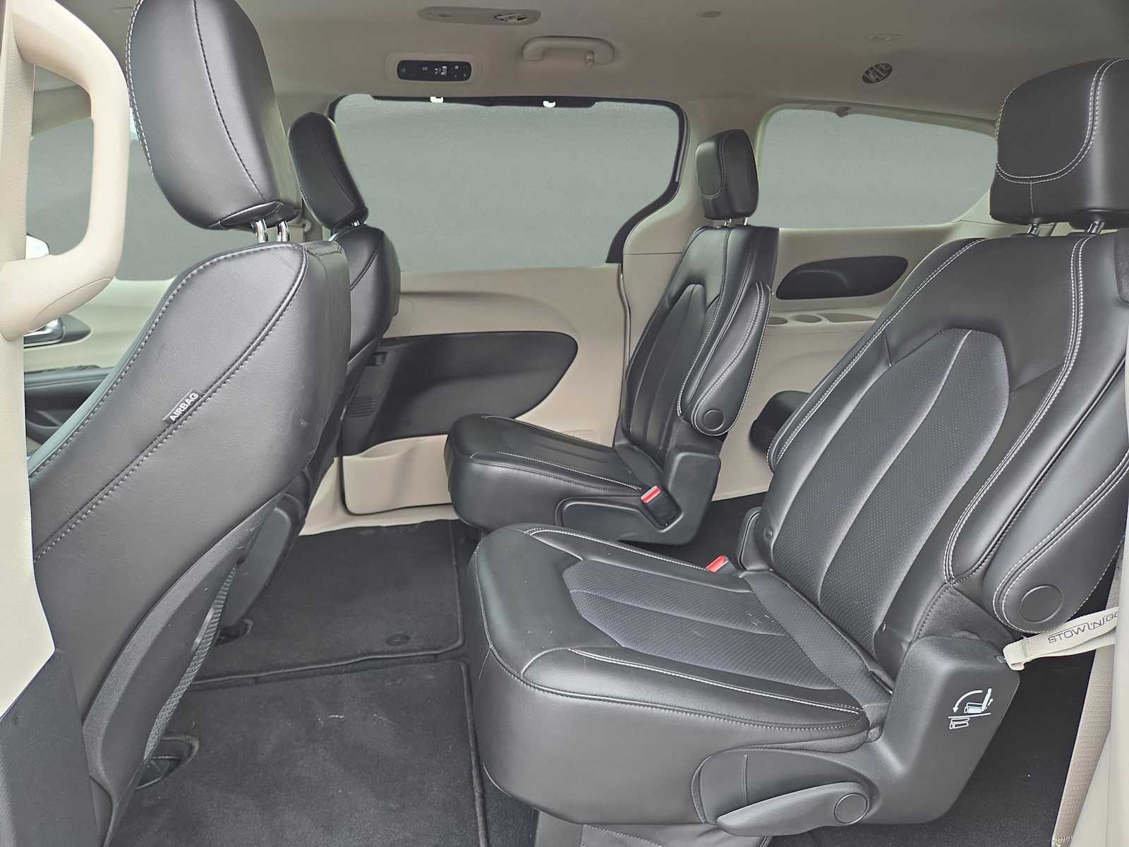 2023 Chrysler Pacifica Touring L photo 26