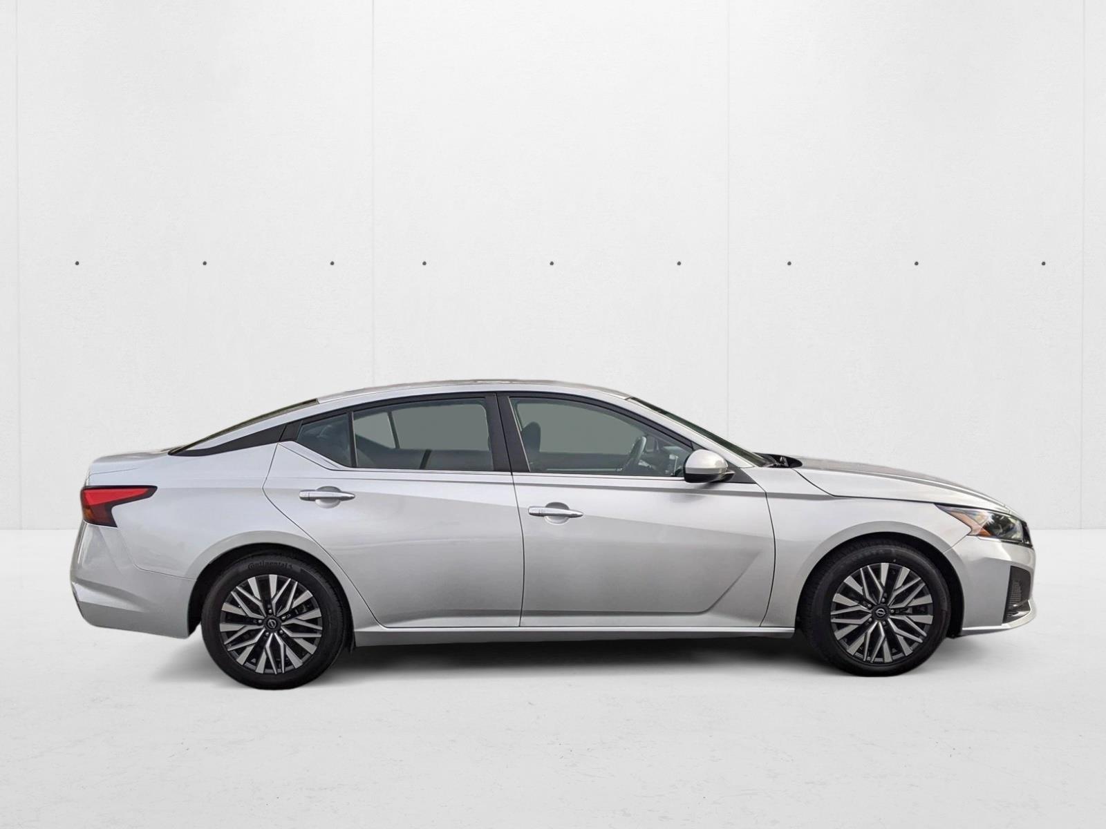 2023 Nissan Altima 2.5 SV photo 4