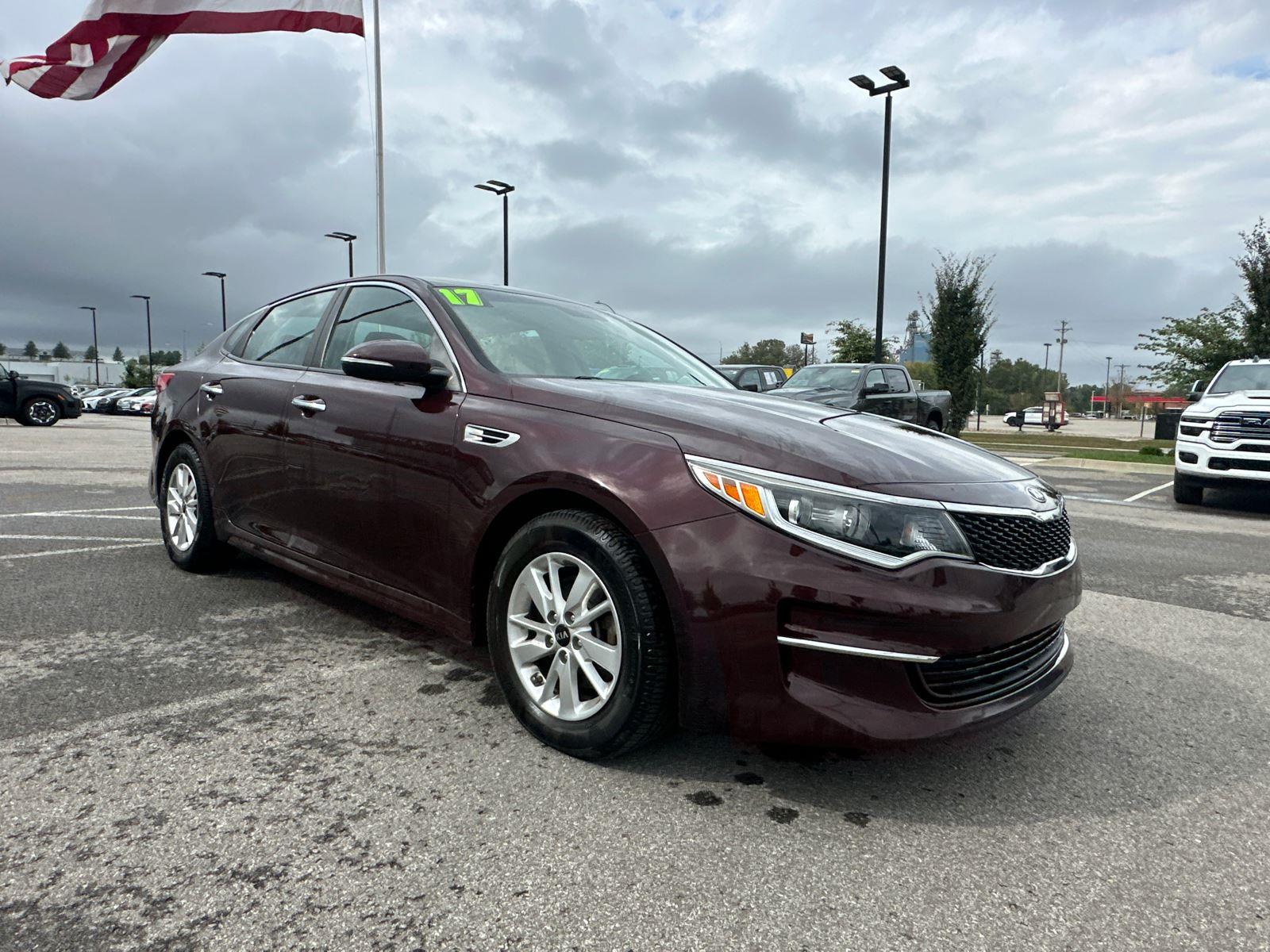 2017 Kia Optima LX photo 3