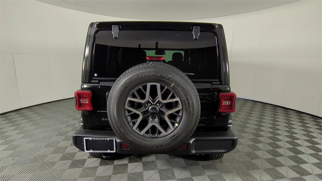 2025 Jeep Wrangler Sahara photo 4