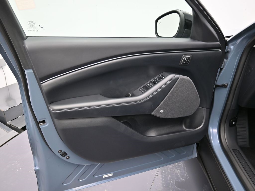 2024 Ford Mustang Mach-E Premium photo 9