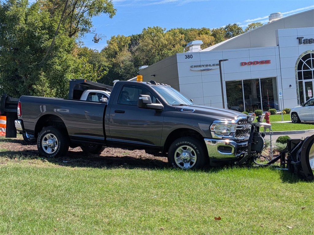 2023 Ram 2500 Tradesman photo 4