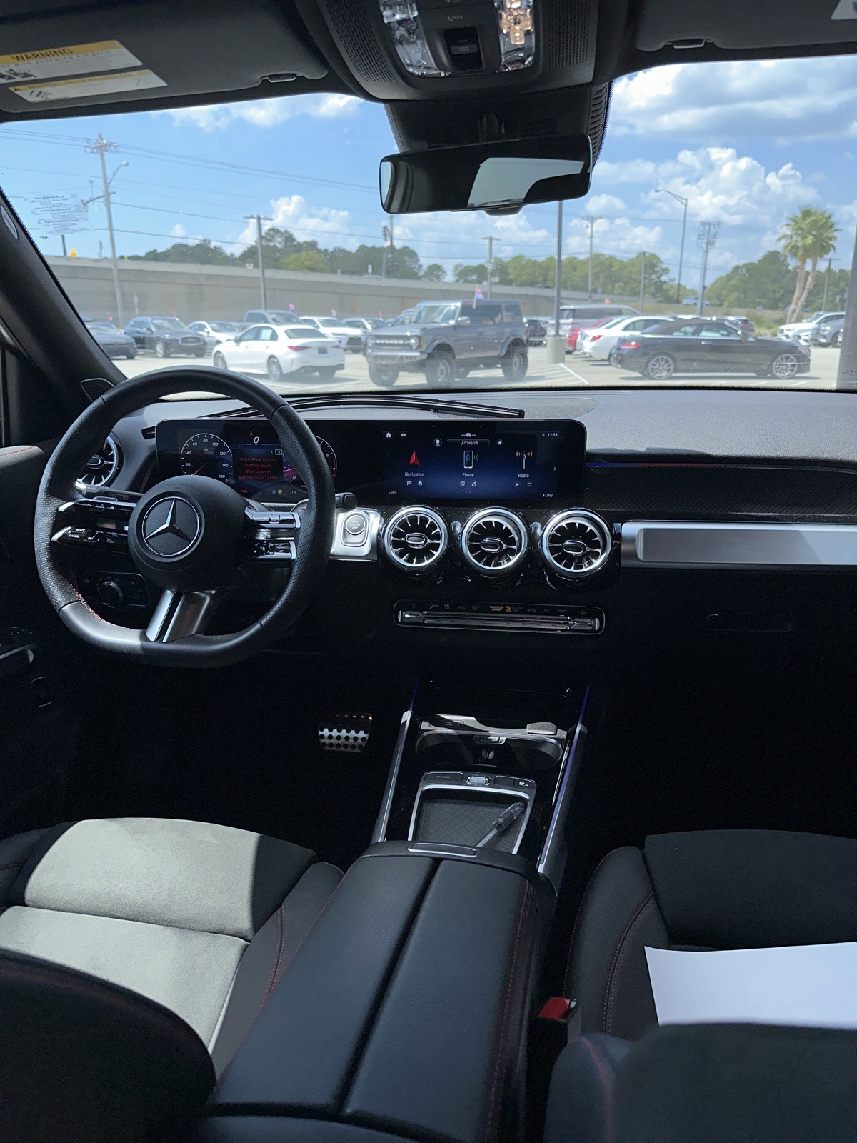2025 Mercedes Benz GLB 250 photo 8
