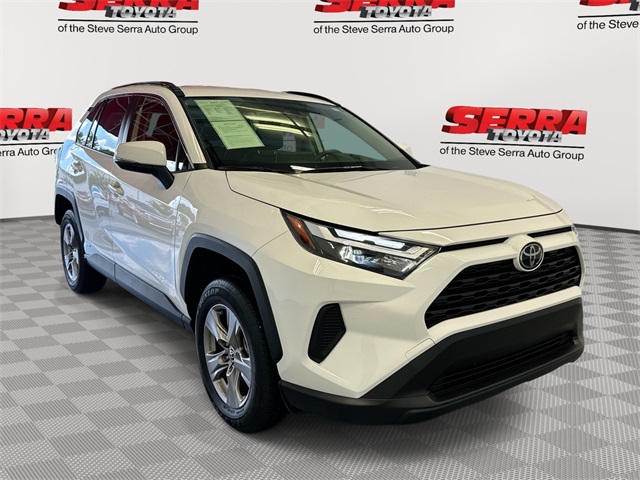 2025 Toyota RAV4 XLE's photo