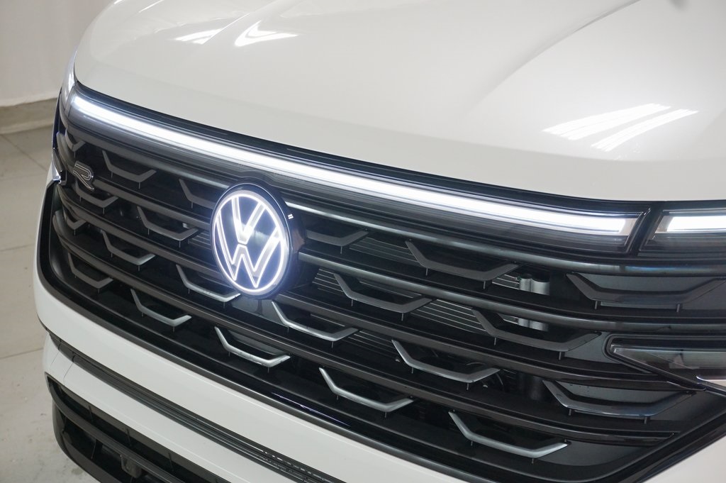 2025 Volkswagen Atlas Cross Sport SEL R-Line photo 34