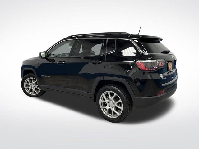 2024 Jeep Compass Latitude Lux photo 3