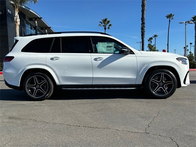 2025 Mercedes Benz GLS 450 4MATIC photo 2