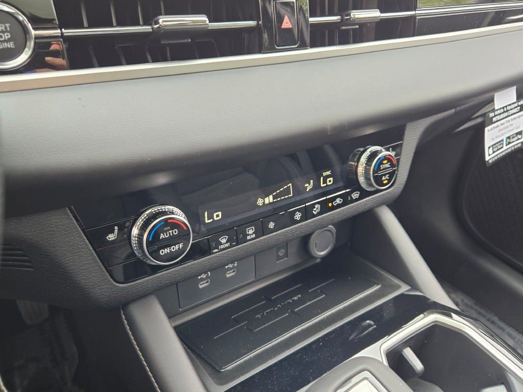 2025 Mitsubishi Outlander SE photo 14