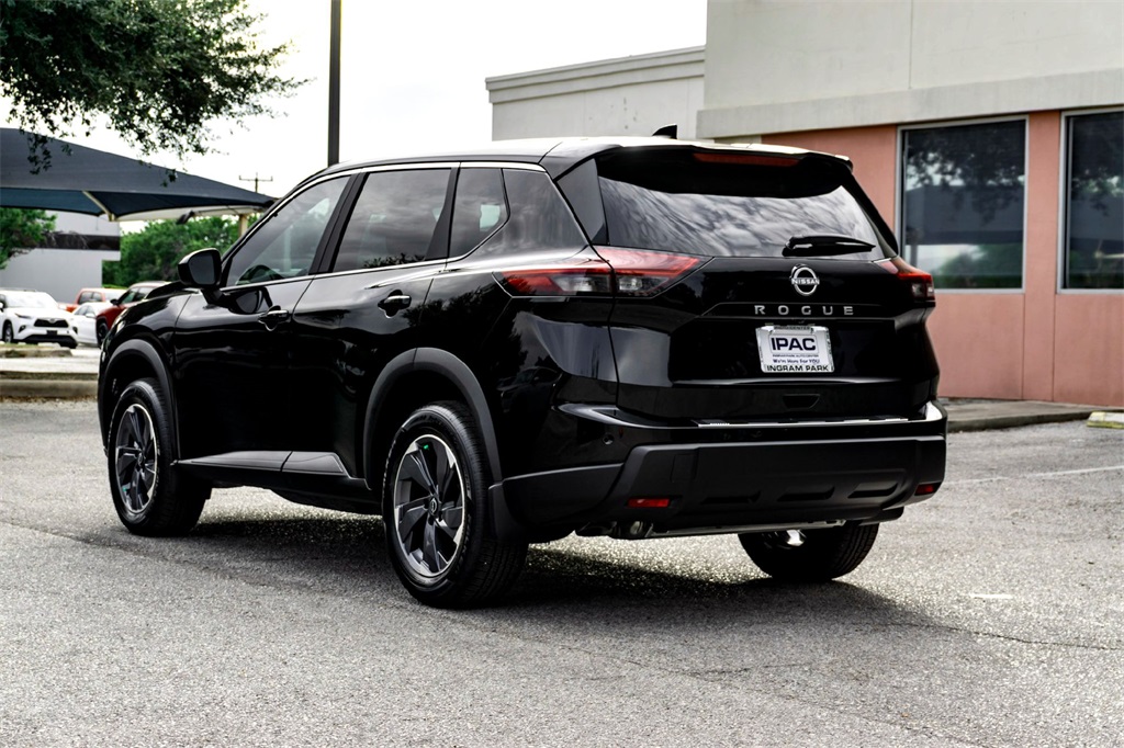 2026 Nissan Rogue SV photo 4