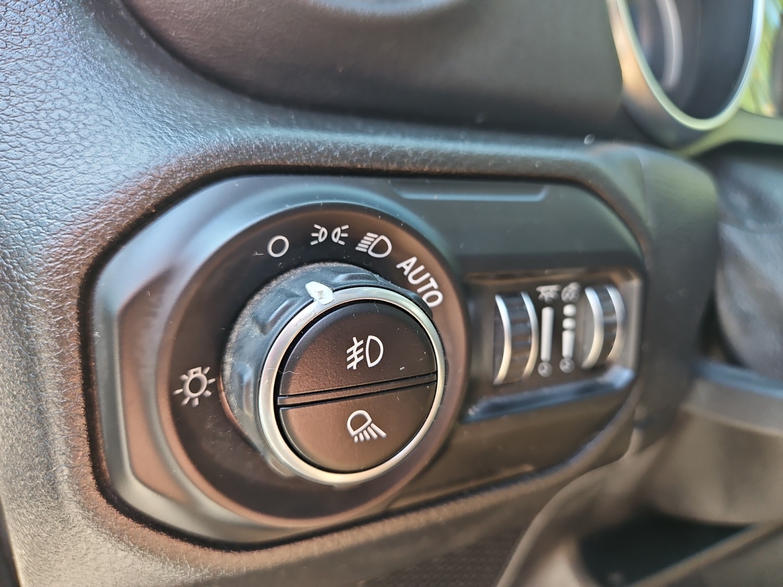 2021 Jeep Gladiator Overland photo 21