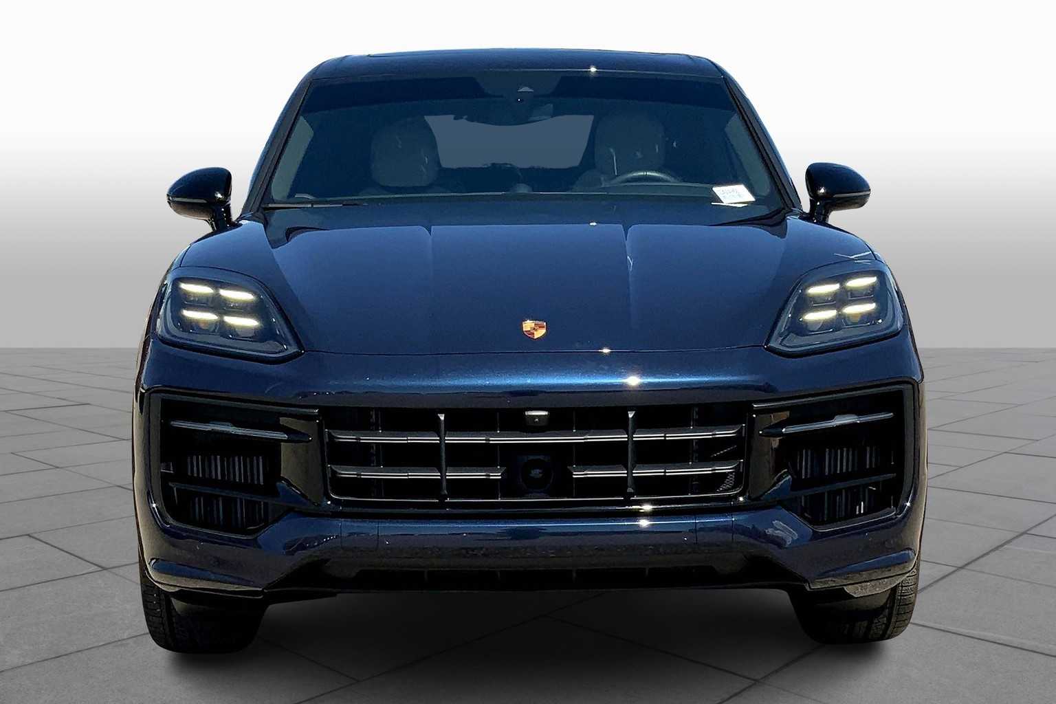 2025 Porsche Cayenne GTS photo 3