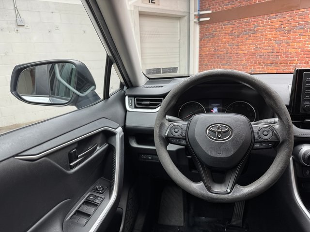 2021 Toyota RAV4 LE photo 13