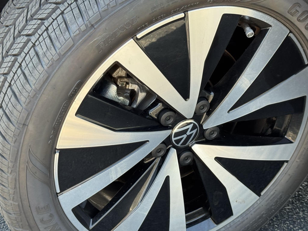 2023 Volkswagen Taos SE photo 6