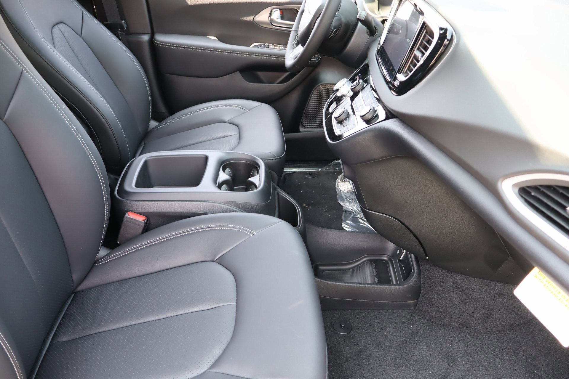 2025 Chrysler Voyager LX photo 28