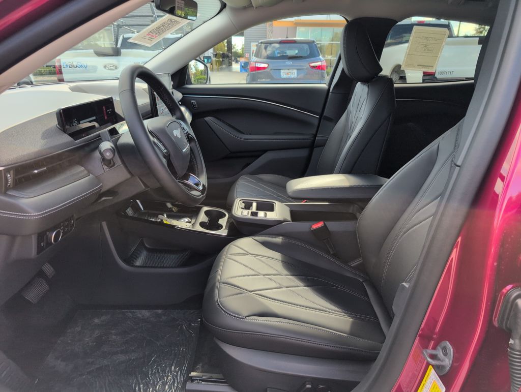 2025 Ford Mustang Mach-E Select photo 4