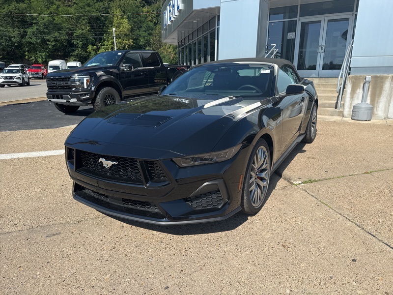 2025 Ford Mustang GT Premium Convertible photo 3