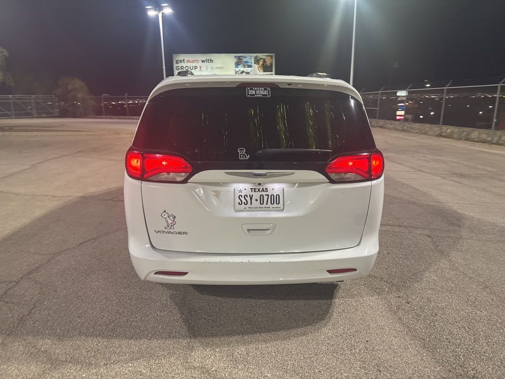 2020 Chrysler Voyager LXi photo 13