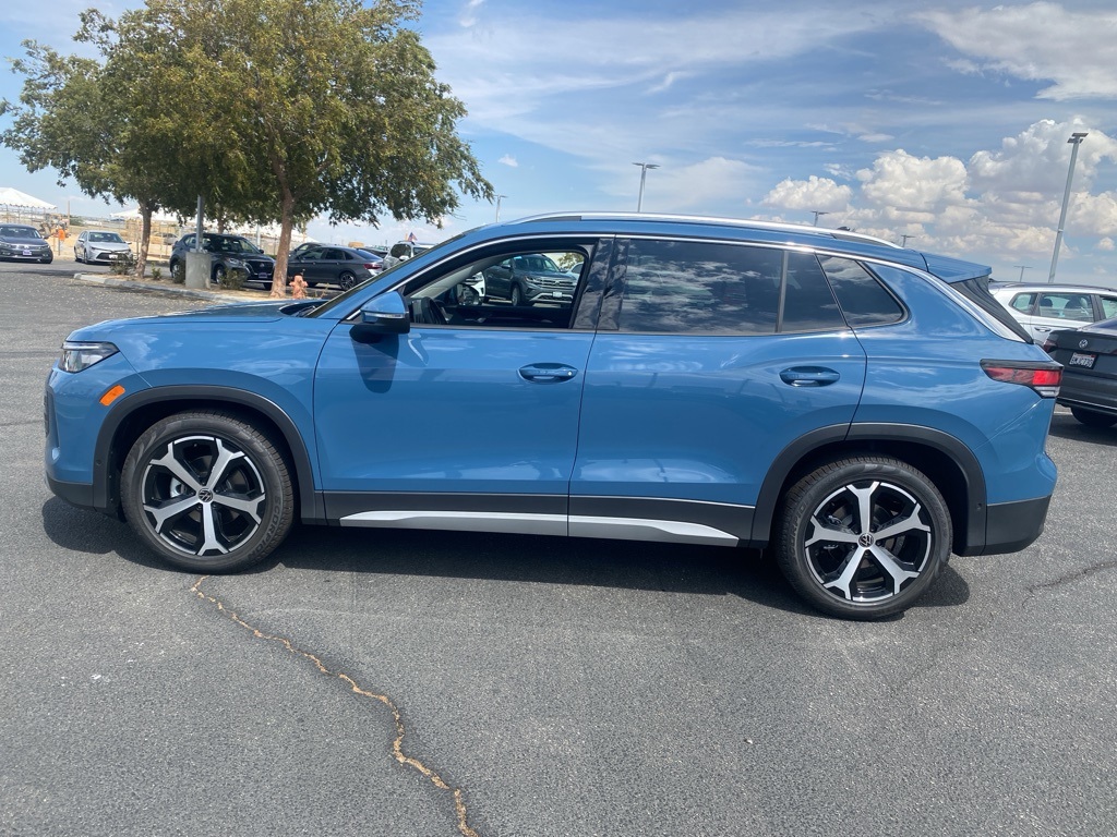 2025 Volkswagen Tiguan SE photo 4