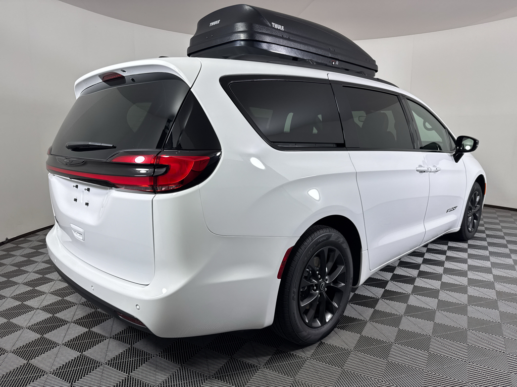 2025 Chrysler Pacifica photo 11