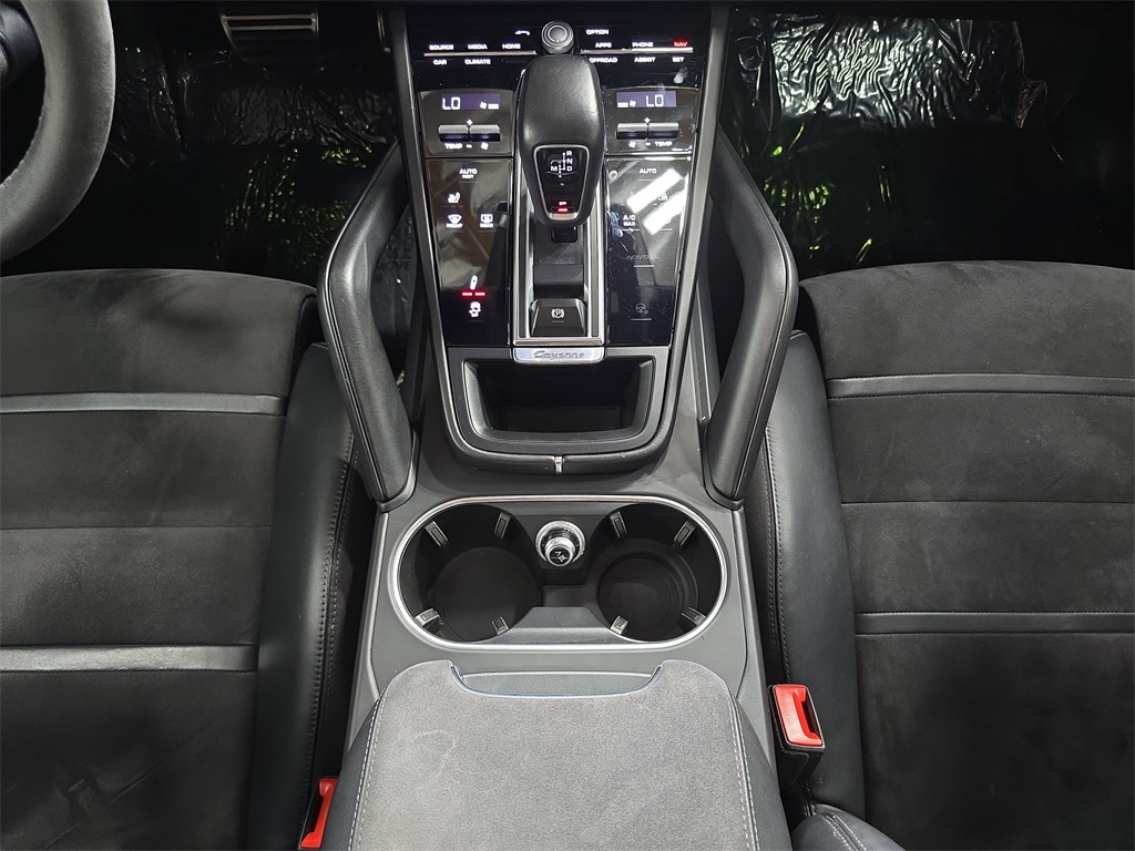 2021 Porsche Cayenne GTS photo 16