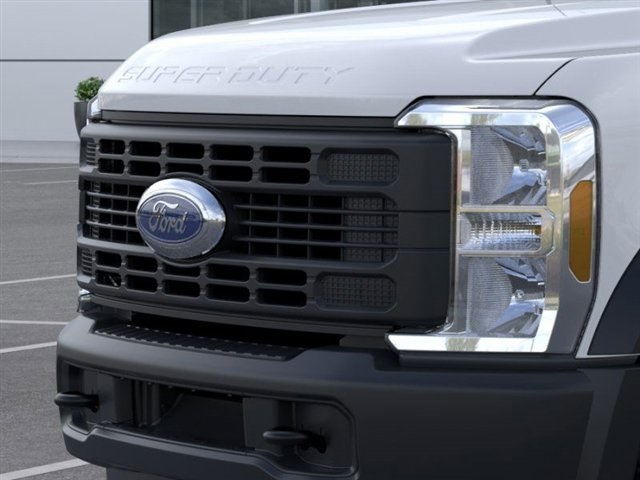2025 Ford F-600 photo 16