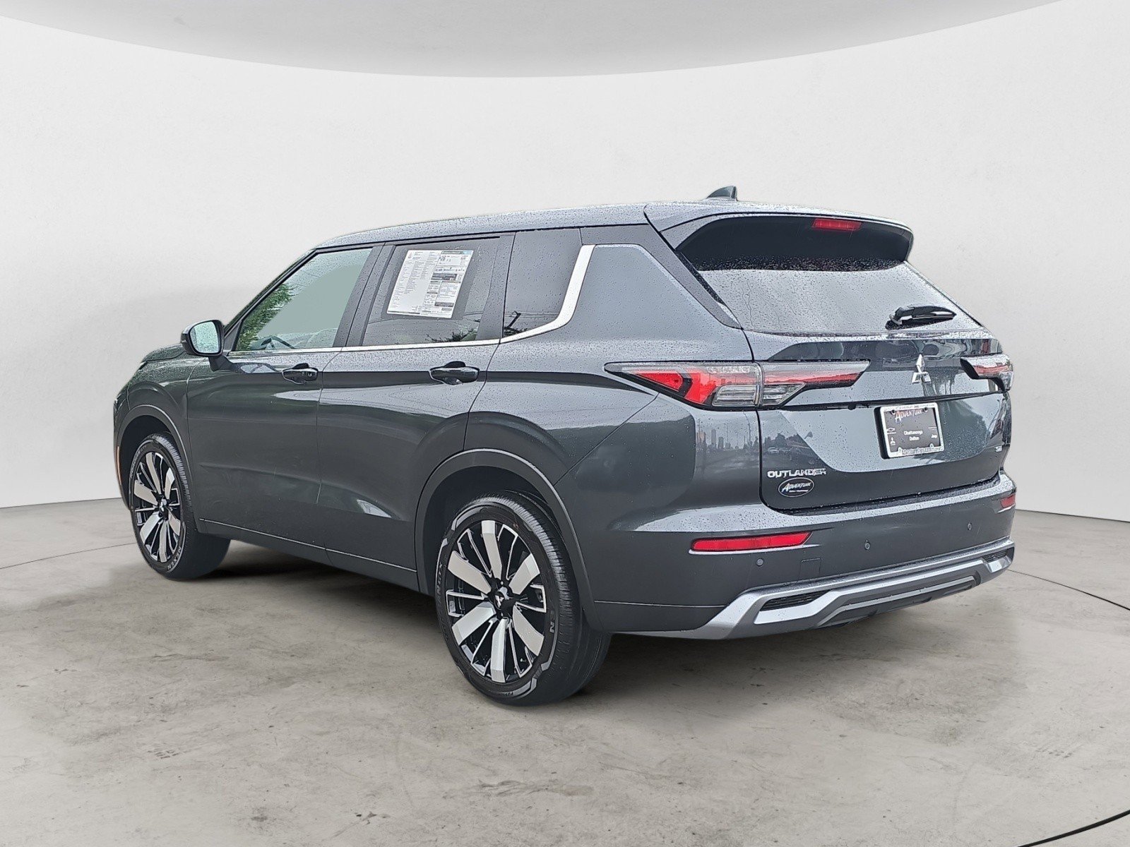 2025 Mitsubishi Outlander SE photo 3