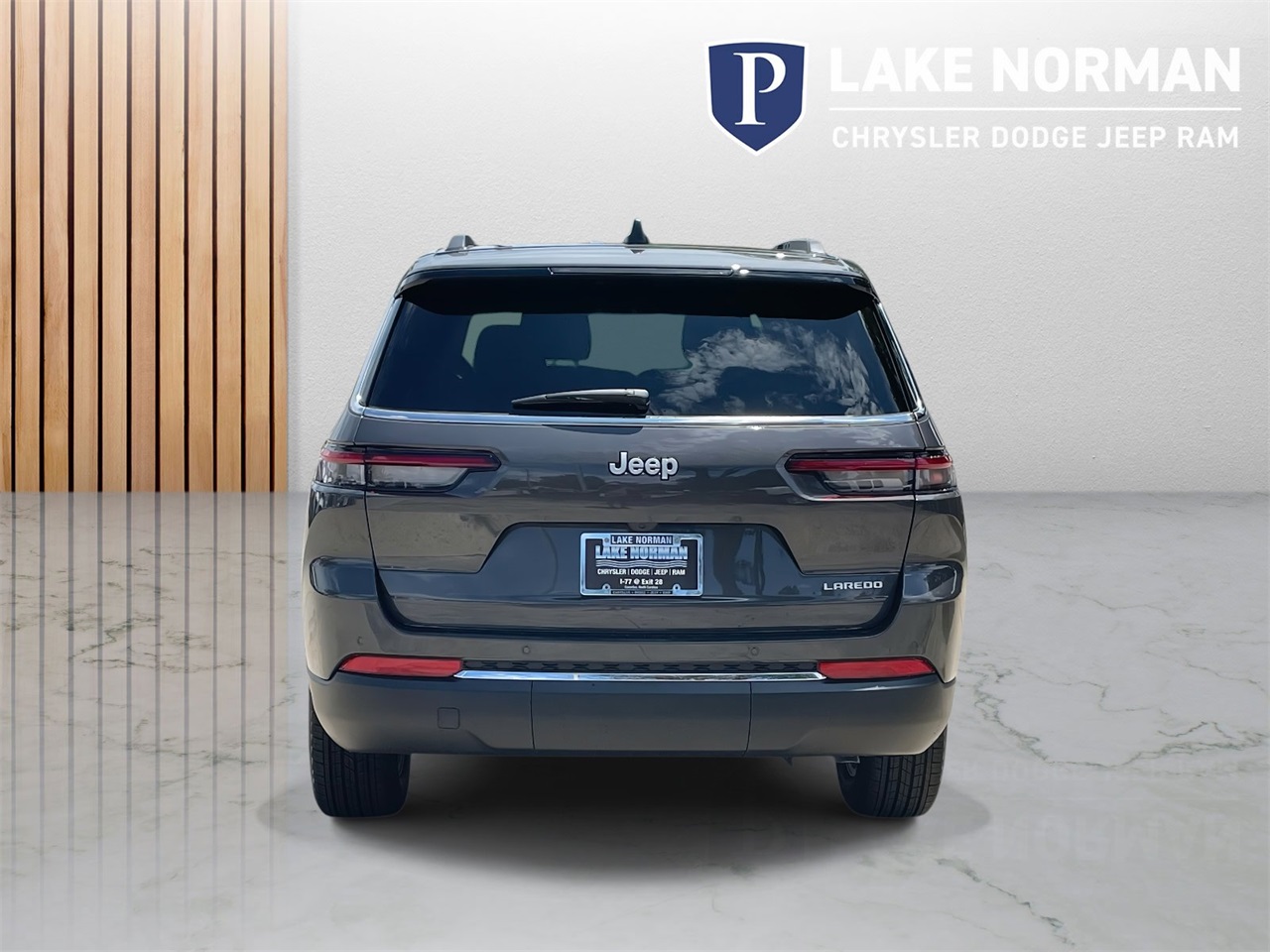 2025 Jeep Grand Cherokee Laredo photo 3