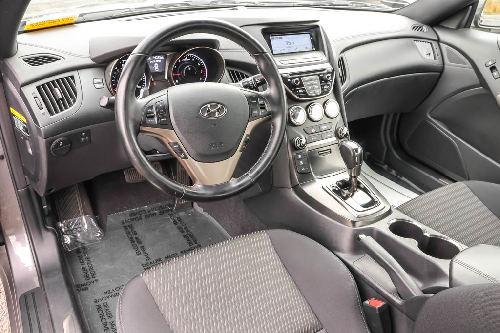 2013 Hyundai Genesis Coupe 2.0T photo 3