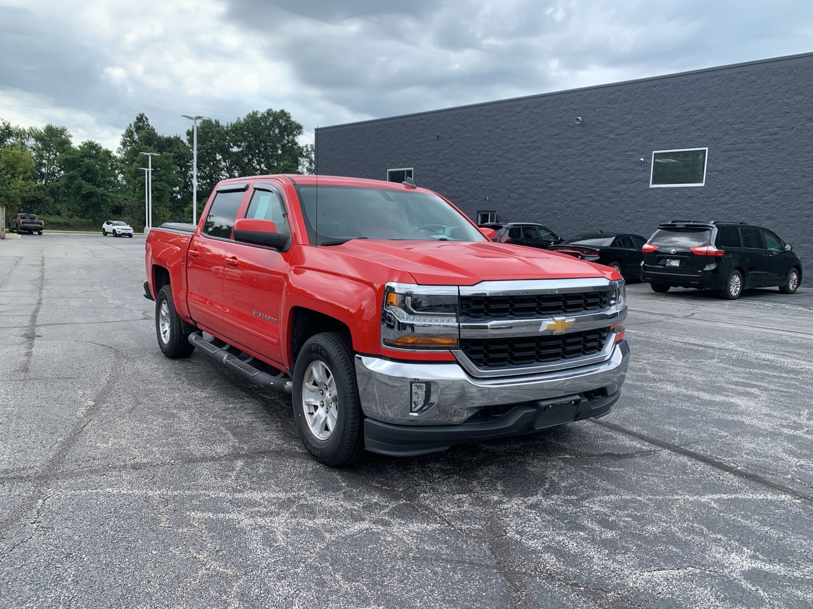 2017 Chevrolet Silverado 1500 LT photo 7