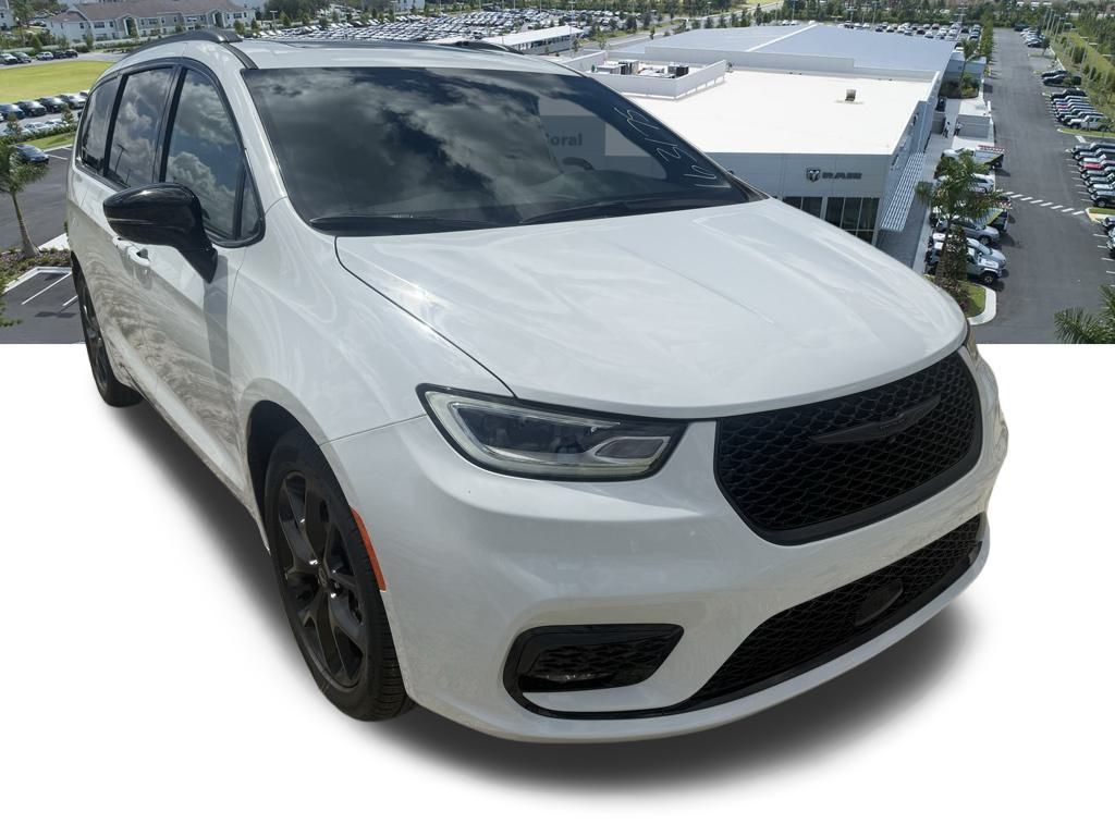 2026 Chrysler Pacifica Limited photo 2