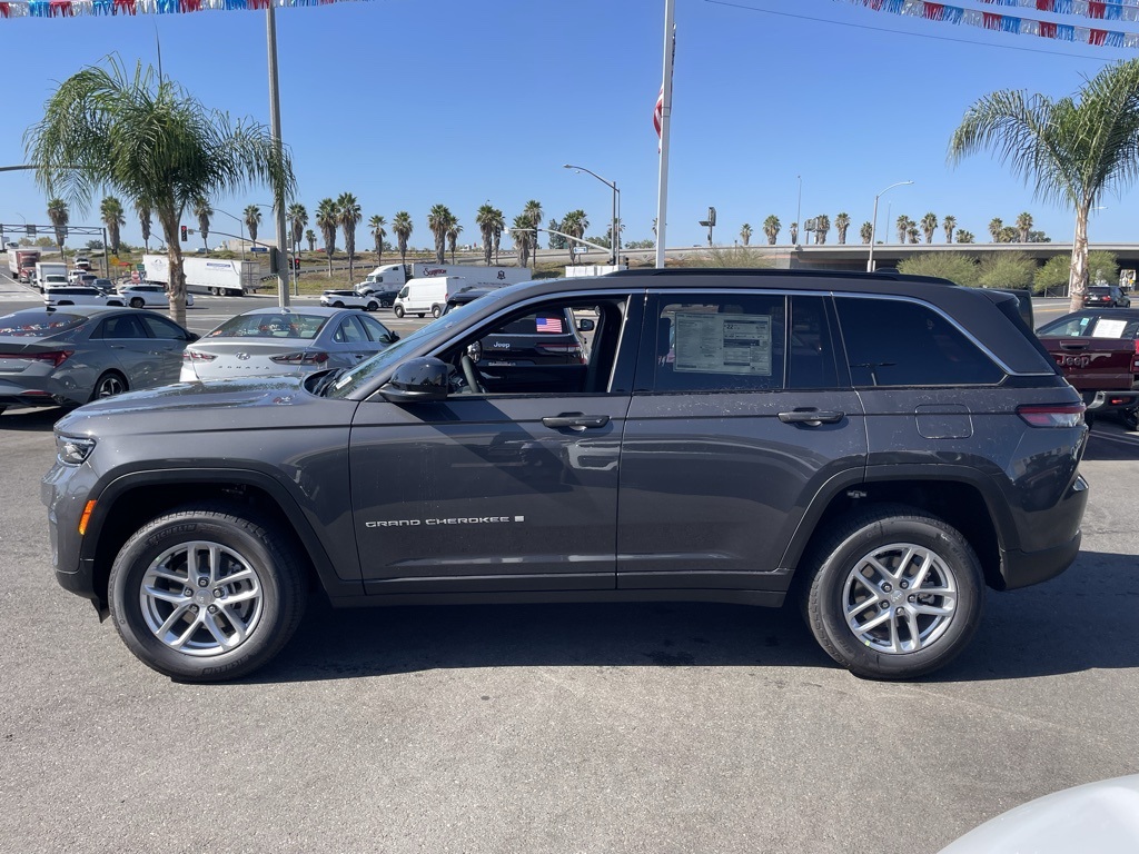 2025 Jeep Grand Cherokee Laredo X photo 3