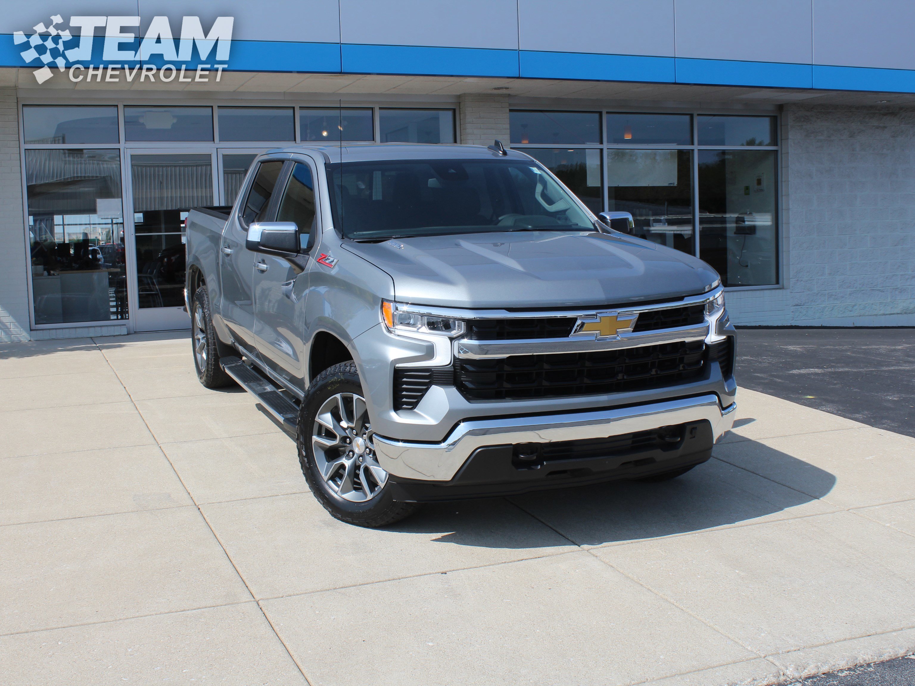 2026 Chevrolet Silverado 1500 LT photo 2