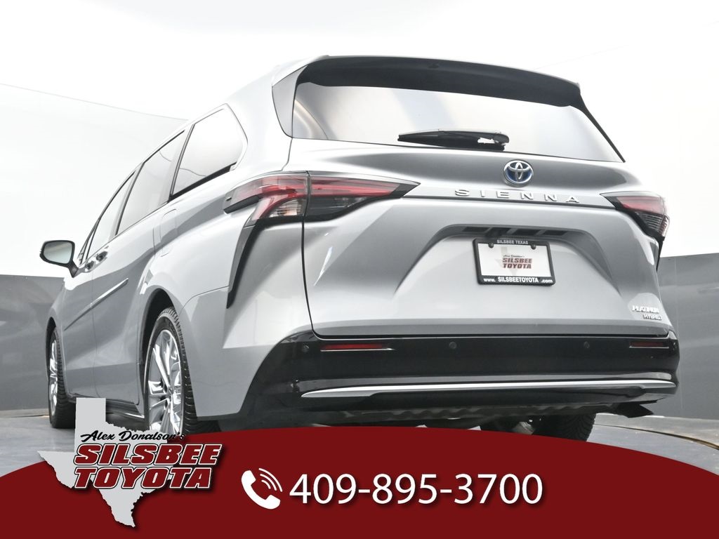 2022 Toyota Sienna Platinum photo 22