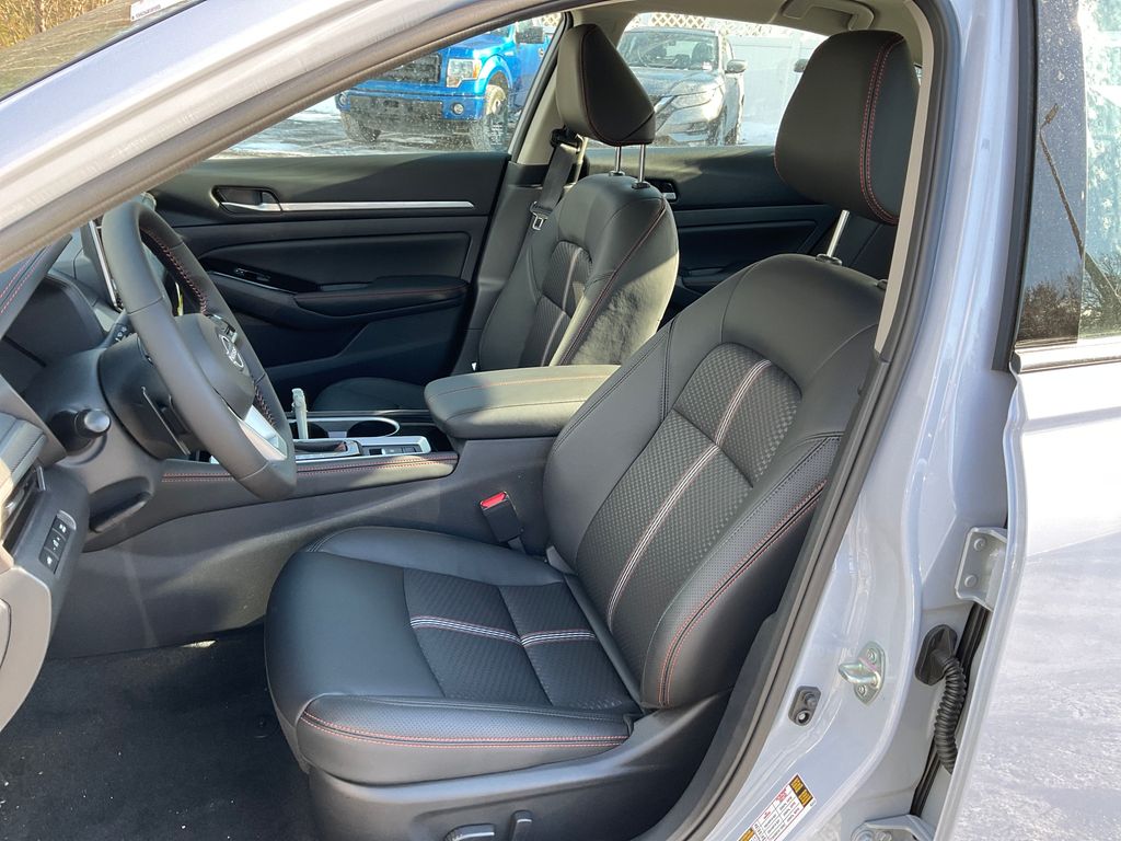 2025 Nissan Altima 2.5 SR photo 13