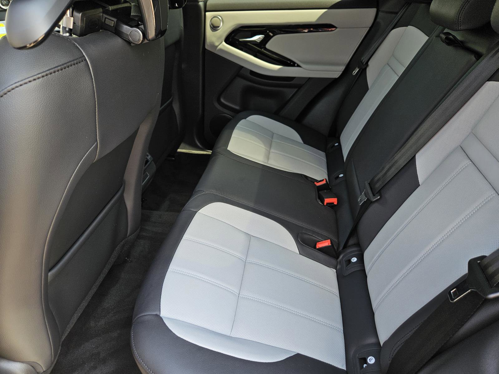 2026 Land Rover Range Rover Evoque Dynamic SE photo 22