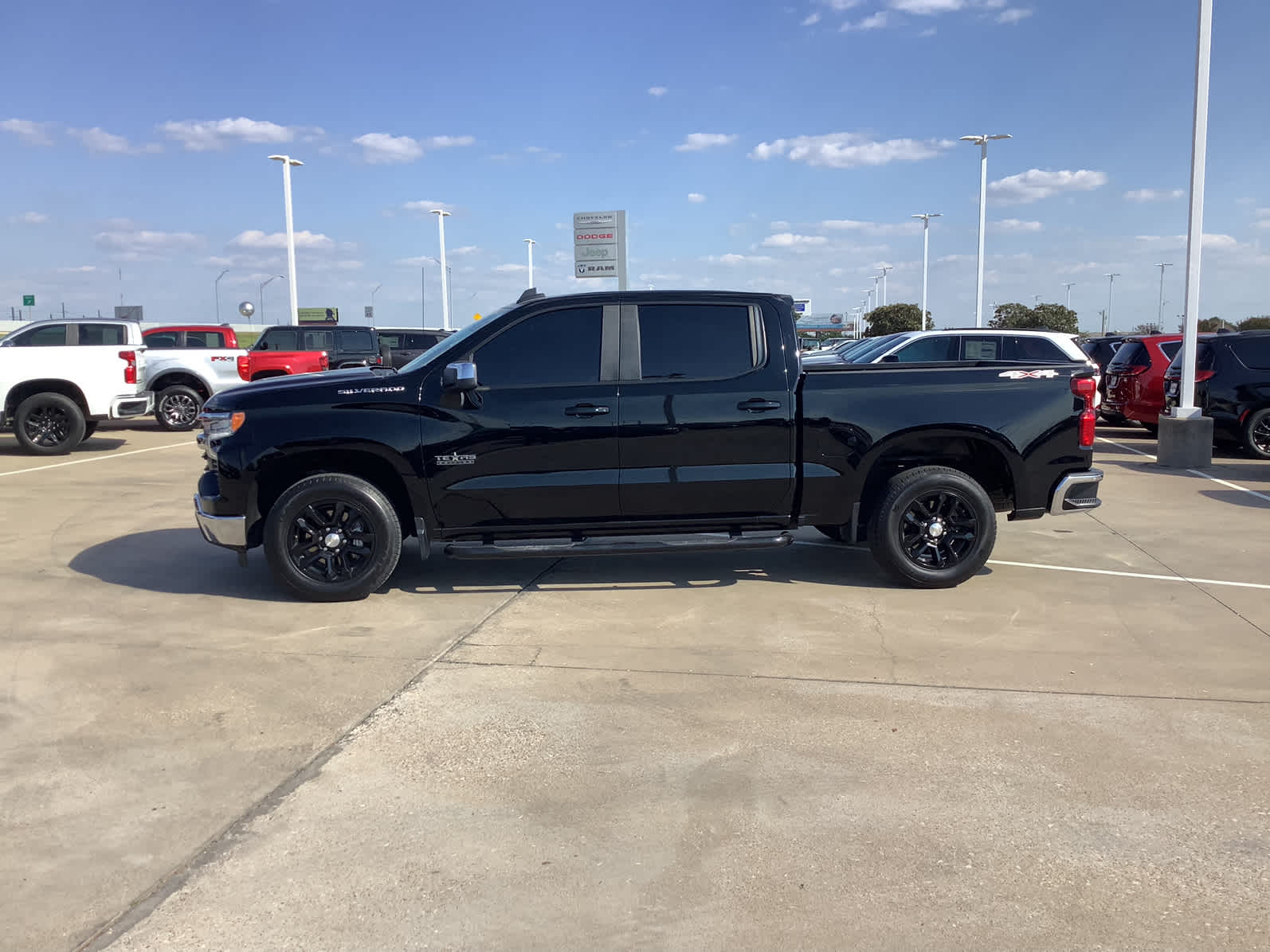 2023 Chevrolet Silverado 1500 LT photo 8