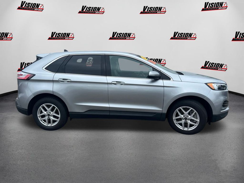 2024 Ford Edge SEL photo 4